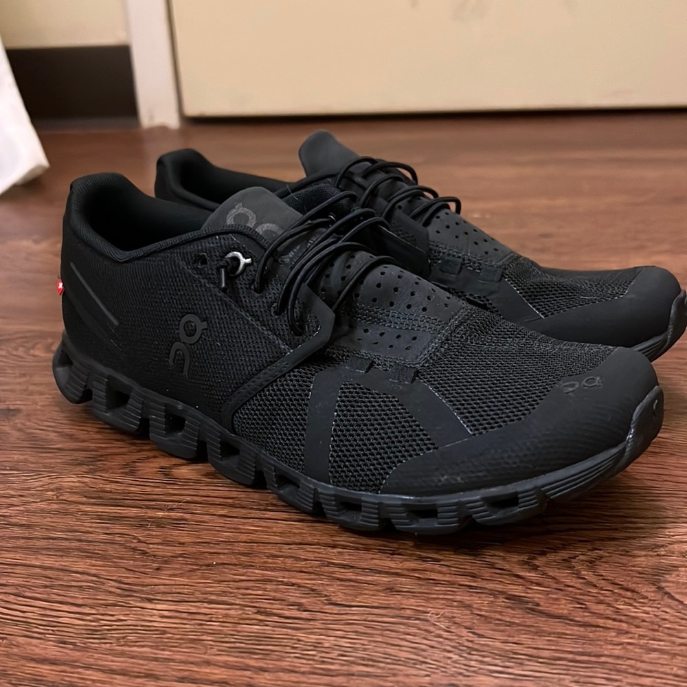 OnCloud Women’s Tennis Shoes Size 9